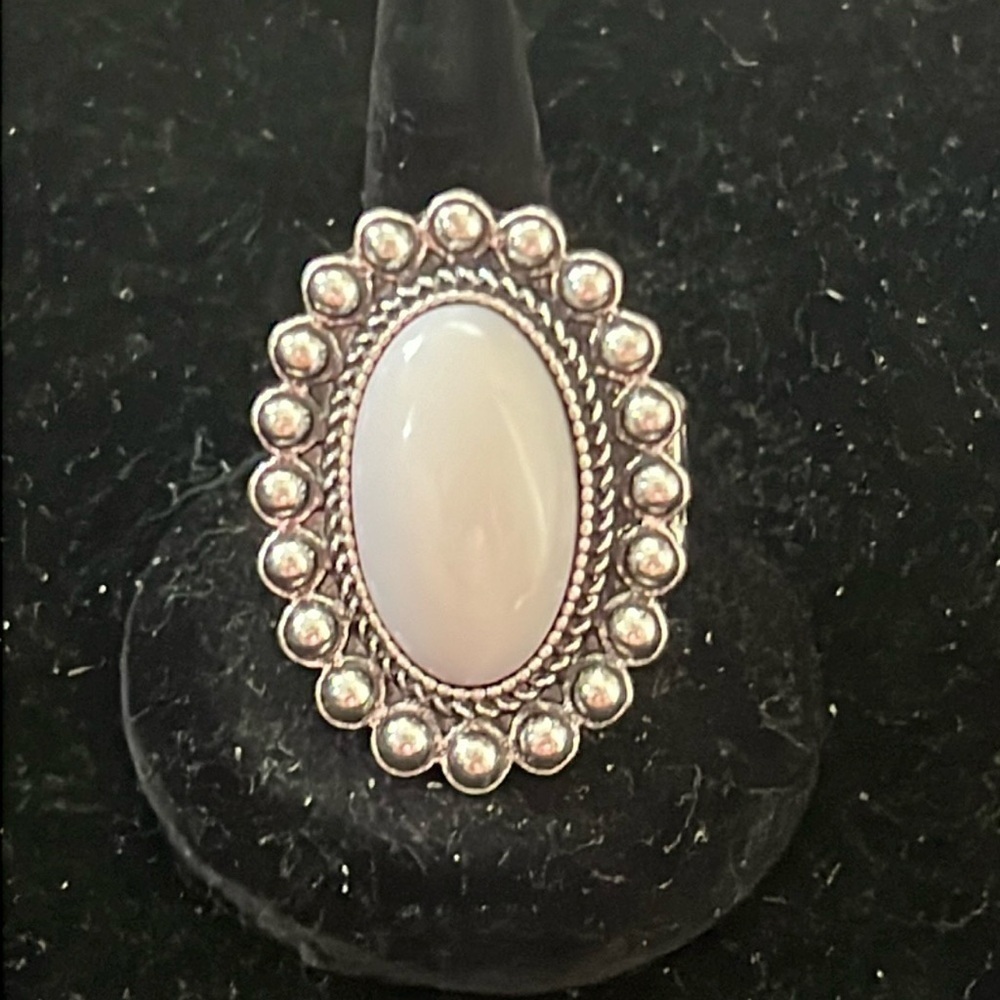 White Stone Silver Design Stretch Ring